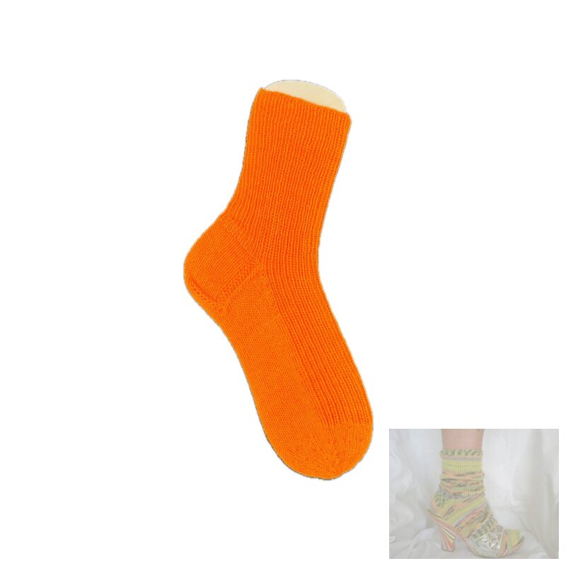 Handgestrickte Socken aus Opal Uni Neonorange – Größe 38/39